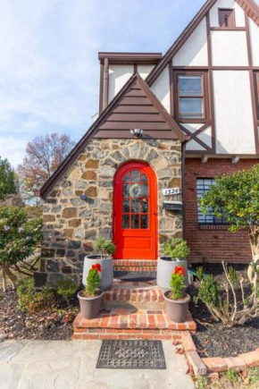 Cityscape Cottage in Arlington, VA